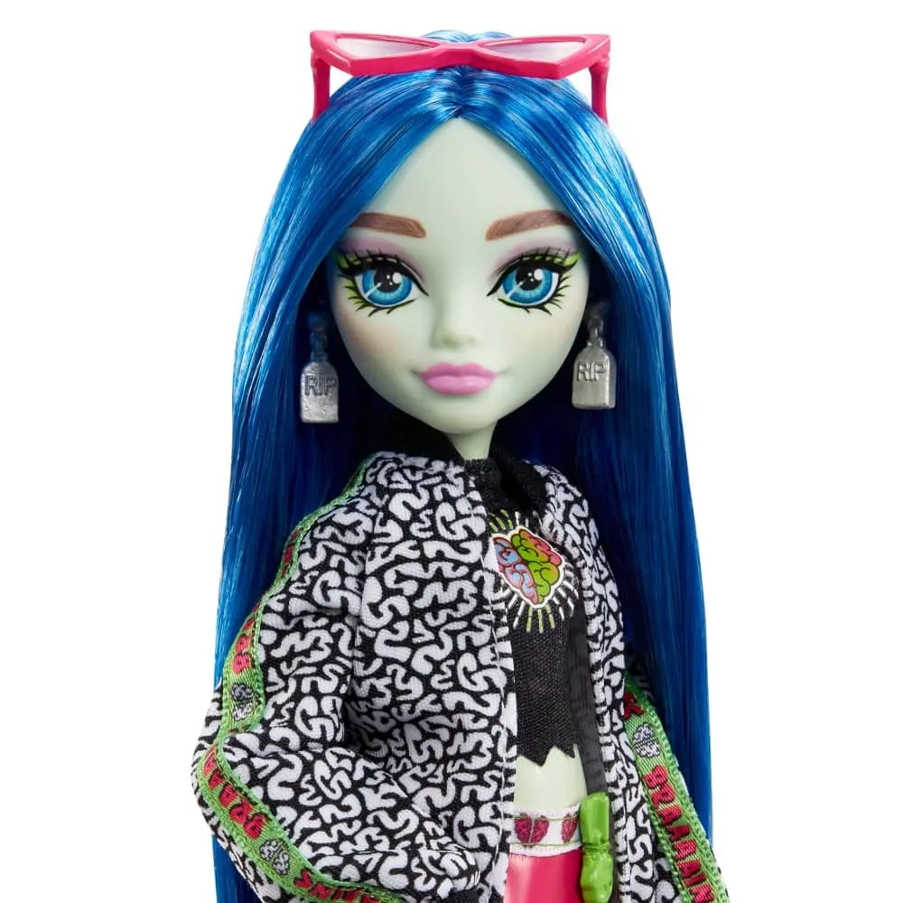 MONSTER HIGH DOLL GHOULIA YELPS WITH PET AND ACCESSORIES